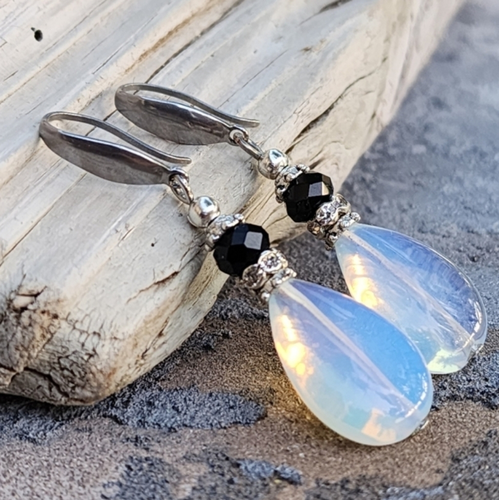 ❤️ Natural Moonstone Crystals Hypoallergenic Stainless Steel Silver Earrings
